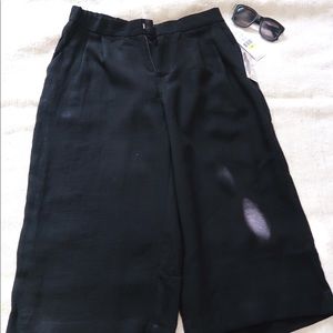 Karen Kane black linen pleated culottes. Medium